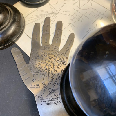 Main de chiromancie en métal - Art de la Divination