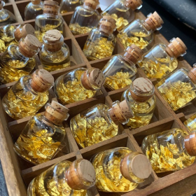 Bouteille d'or - 22 carats - Petite fiole contenant une feuille d'or