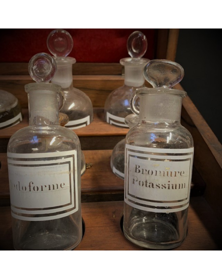 Pharmacie portative XIXème siècle - Cabinet d'apothicaire