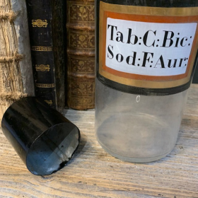 Tablette de Bicarbonate de Soude et Fleur d'Or  - Flacon de pharmacie en verre soufflé - XIXème siècle