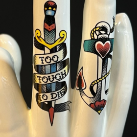 Main en porcelaine tatouée    LBM  (TJP0028)