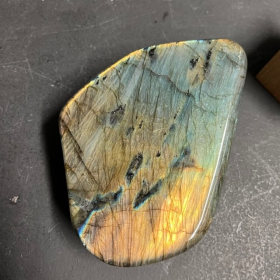 Pierre de Labradorite de Madagascar ML71