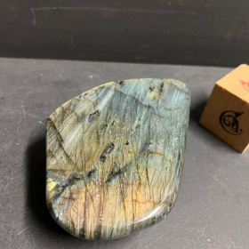 Pierre de Labradorite de Madagascar ML71