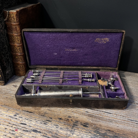 Dr Potain's hoover in its case - Manufacturer Collin & Cie - End of 19th century