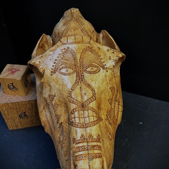 Grand Crâne De Cheval Sauvage Peint à La Main – Avec Mâchoire, 24″, Artiste BC