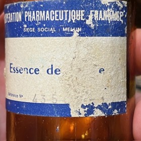 Essence de ... - Flacon de pharmacie ancien