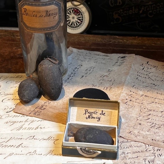 Boule de Nancy in it's pharmacy box - Vulnerary Ball - Steel Ball