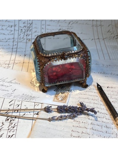 Boîte reliquaire en verre...