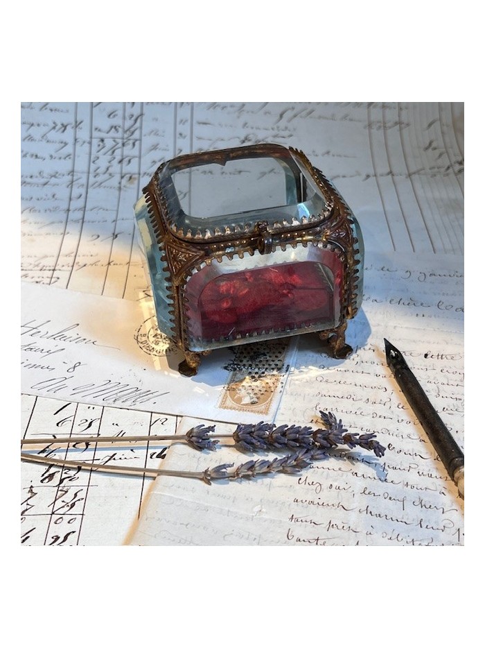 Boite reliquaire du XIXème siècle - Coffret à bijoux Boite reliquaire du XIXème siècle - Coffret à bijoux