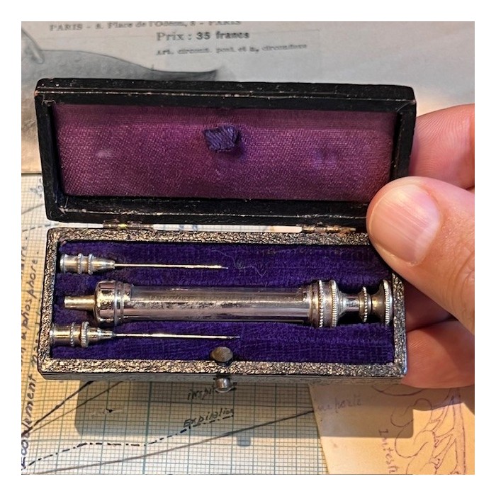 Antique hypodermic syringe of PRAVAZ - End of the 19th Antique hypodermic syringe of PRAVAZ - End of the 19th