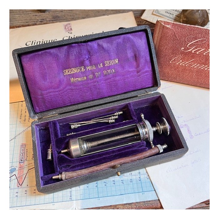 Syringe for antidiphteria serum - Dr Roux's method - XXth century Syringe for antidiphteria serum - Dr Roux's method - XXth century
