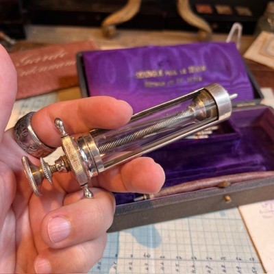 Seringue pour le sérum antidiphtérique - Méthode du Dr Roux