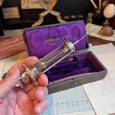 Seringue pour le sérum antidiphtérique - Méthode du Dr Roux