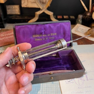 Seringue pour le sérum antidiphtérique - Méthode du Dr Roux