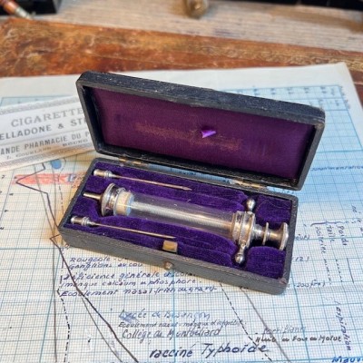 Antique hypodermic winged syringe of PRAVAZ - End of the 19th