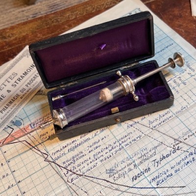 Antique hypodermic winged syringe of PRAVAZ - End of the 19th