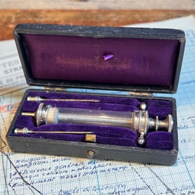 Antique hypodermic winged syringe of PRAVAZ - End of the 19th