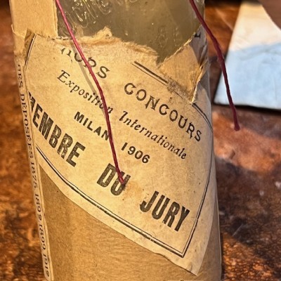 Antique American mint alcohol bottle - Pharmacy bottle