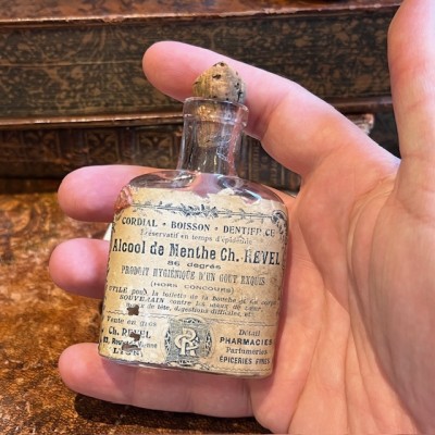 Alcool de menthe REVEL à Lyon - Flacon ancien de pharmacie
