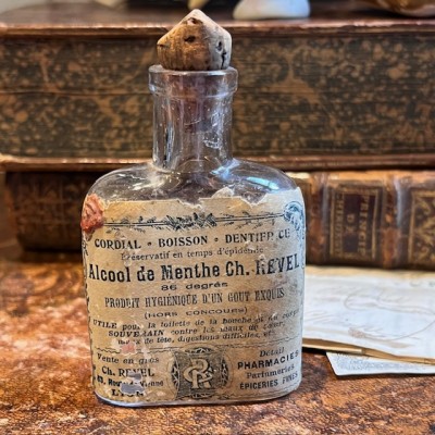 Alcool de menthe REVEL à Lyon - Flacon ancien de pharmacie