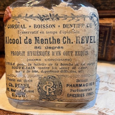 Alcool de menthe REVEL à Lyon - Flacon ancien de pharmacie
