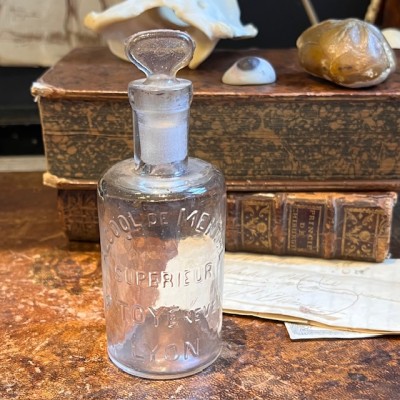Alcool de menthe TOYE à Lyon - Flacon ancien de pharmacie