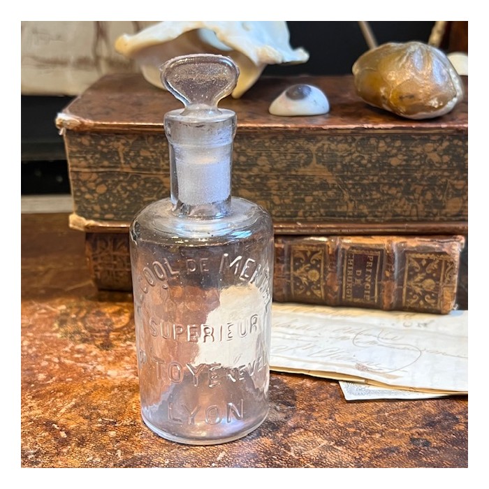 Alcool de menthe TOYE à Lyon - Flacon ancien de pharmacie