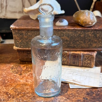 Alcool de menthe TOYE à Lyon - Flacon ancien de pharmacie