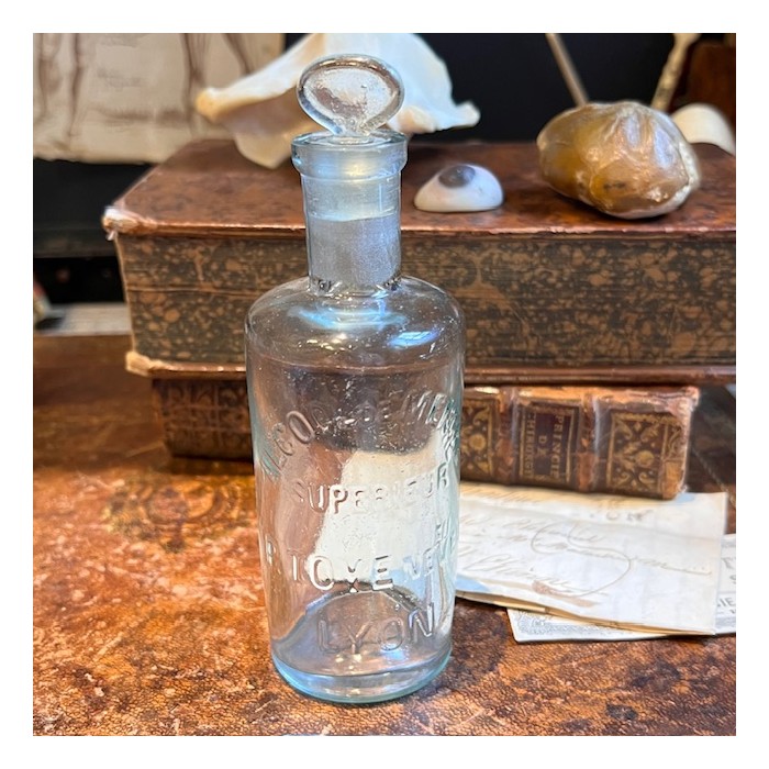 Alcool de menthe TOYE à Lyon - Flacon ancien de pharmacie