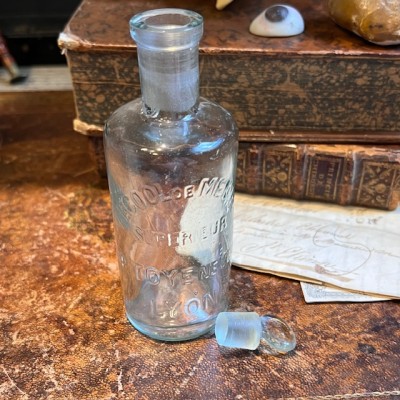 Alcool de menthe TOYE à Lyon - Flacon ancien de pharmacie