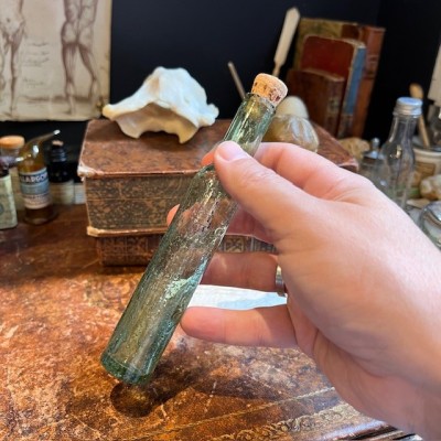 Eau des Carmes Déchaussées Boyer - Antique pharmacy bottle -Apothecary