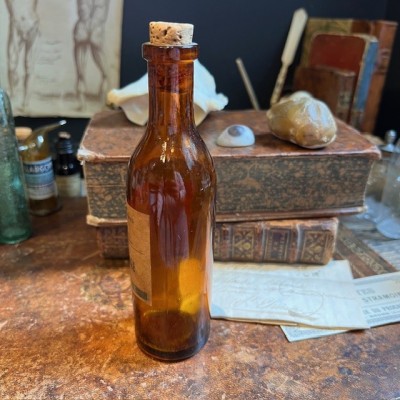 Huile camphrée - Camphor oil - Antique pharmacy bottle - Apothecary