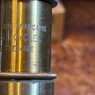 Microscope à tambour en laiton dans son coffret - XIXème siècle