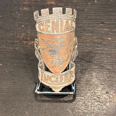 Génial Lucifer - Bicycle license plate circa 1940 - Red plate