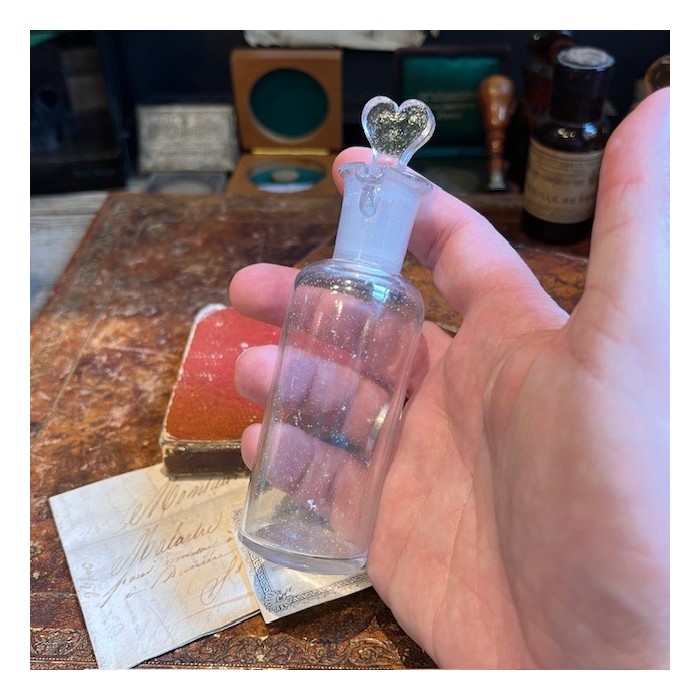 Antique glass dropper in white glass - Apothecary - Pharmacy