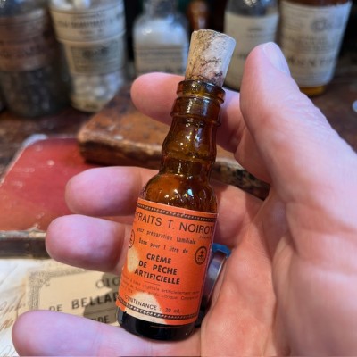 Extrait NOIROT - Crème Pêche artificielle - Flacon ancien de pharmacie