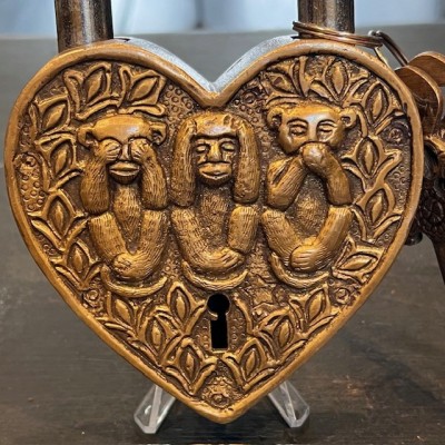 Cadenas Coeur de la Sagesse en laiton - Modèle 3 singes par Boncoeurs
