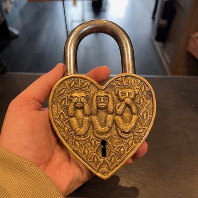 Cadenas Coeur de la Sagesse en laiton - Modèle 3 singes par Boncoeurs
