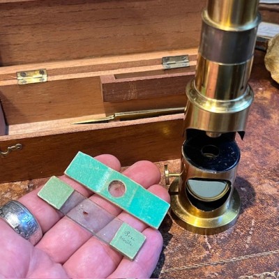 Antique drum microscope in wooden box with brass clamp - XIXth century