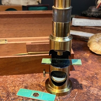 Antique drum microscope in wooden box with brass clamp - XIXth century