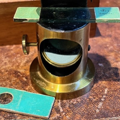 Antique drum microscope in wooden box with brass clamp - XIXth century