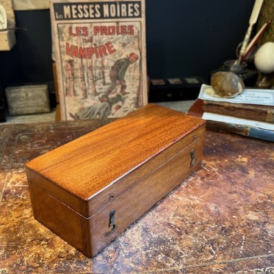 Brass straight column microscope - 19th century - Mahogany case Brass straight column microscope - 19th century - Mahogany case