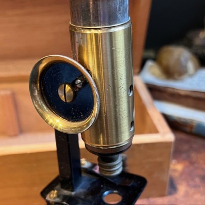 Brass straight column microscope with rack and pinion- 19th century Brass straight column microscope with rack and pinion- 19th century