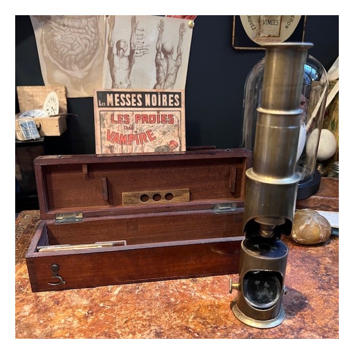 Antique drum microscope in brass - Mahogany box - XIXth century Antique drum microscope in brass - Mahogany box - XIXth century