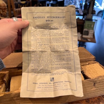 Ancienne ampoule de perfusion dans son carton - Chlorure de Sodium