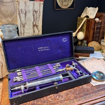 Aspirateur du Dr Potain dans son coffret - Maison MORIN - 19ème siècle