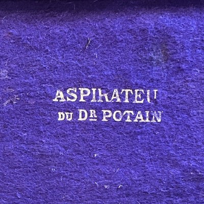 Aspirateur du Dr Potain dans son coffret - Maison MORIN - 19ème siècle