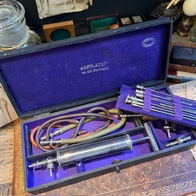 Aspirateur du Dr Potain dans son coffret - Maison MORIN - 19ème siècle
