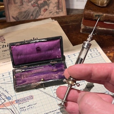 Antique hypodermic winged syringe of PRAVAZ - End of the 19th