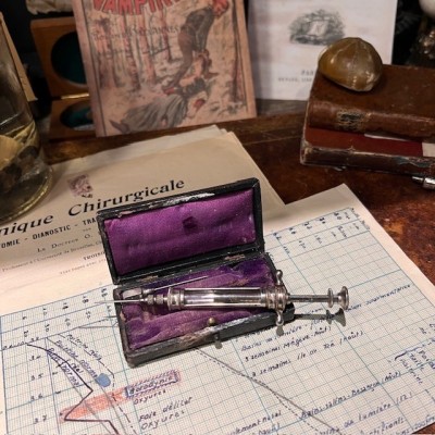 Antique hypodermic winged syringe of PRAVAZ - End of the 19th